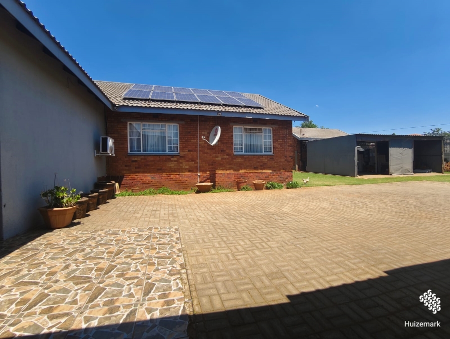 4 Bedroom Property for Sale in Roodia Free State